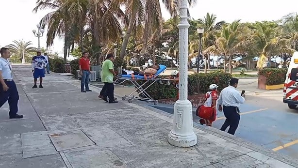 Explota transformador en Plaza Acuario; hay un herido