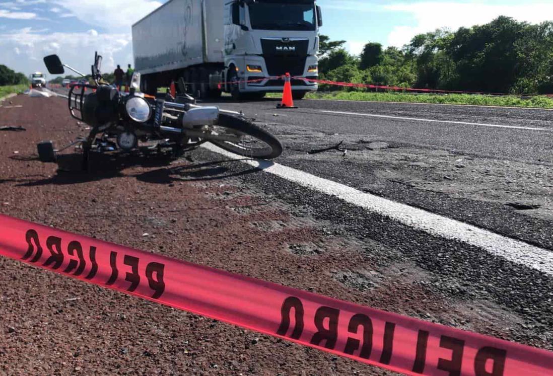 Mueren motociclistas al ser atropellados sobre la autopista Córdoba-Veracruz | VIDEO