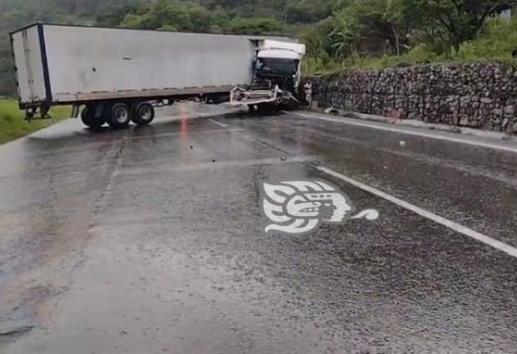 Fuertes lluvias provocan dos percances sobre la autopista Orizaba-Puebla (+Video)