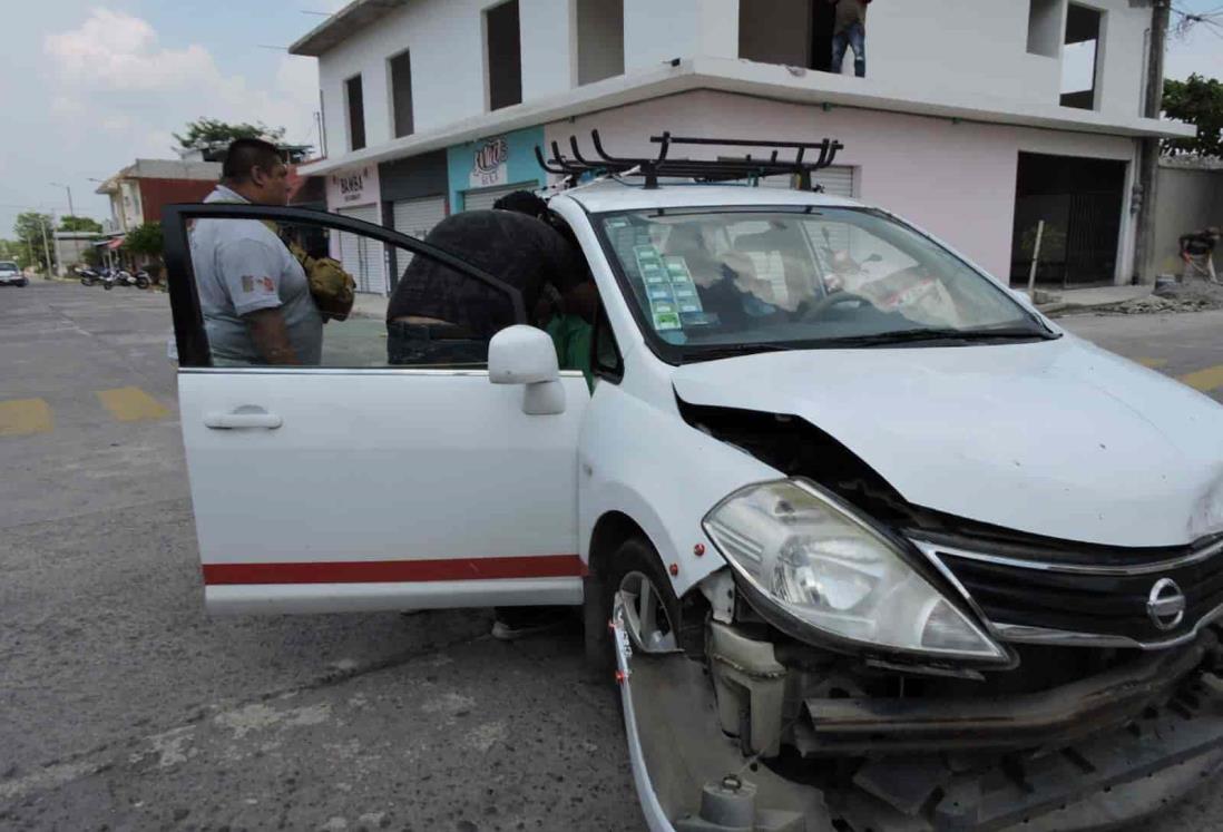 Familia sufre aparatoso accidente en el centro de Tierra Blanca