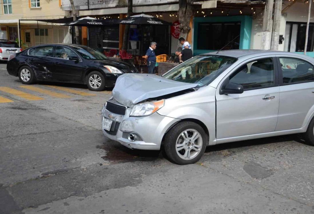 Aparatoso choque de vehículos en avenida Martí de Veracruz