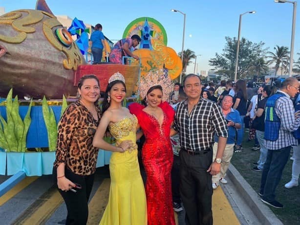 Locales y turistas viven fantasía marina en el paseo del Carnaval