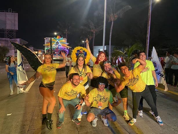 Locales y turistas viven fantasía marina en el paseo del Carnaval