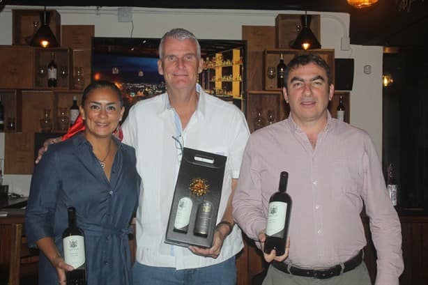 Marcel Van Eyck y Ana Luz González celebran decimo aniversario de la Musicata de la Enoteca Van Eyck