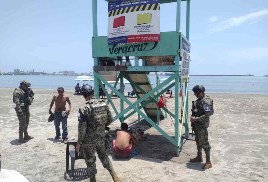 Rescatan a hombre en estado de ebriedad en playa de Veracruz