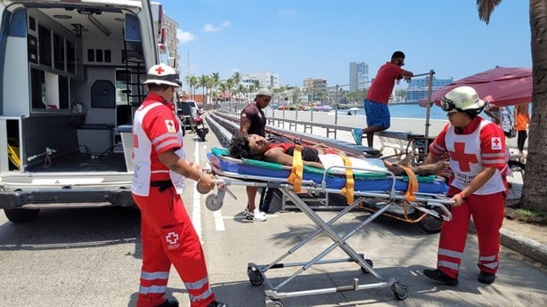 Rescatan a hombre en estado de ebriedad en playa de Veracruz