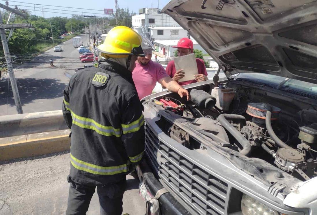 Controlan incendio de camioneta en Veracruz ¡Esto hizo el chofer!