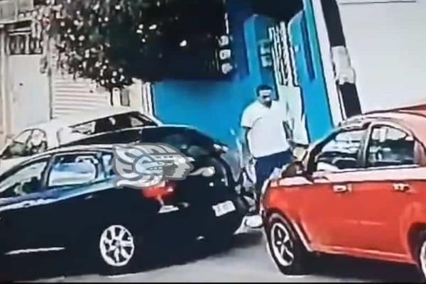 ¡Cuidado! Ladrones recorren calles de Xalapa para robar partes de autos