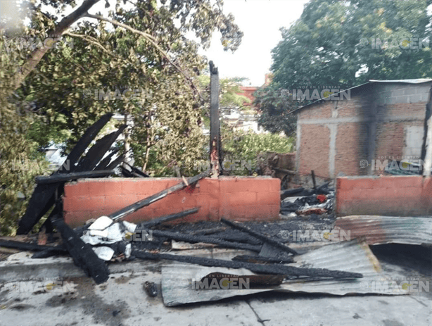 Explota casa donde fabricaban pirotecnia en Comoapan, Veracruz; mueren abuelo y su nieto