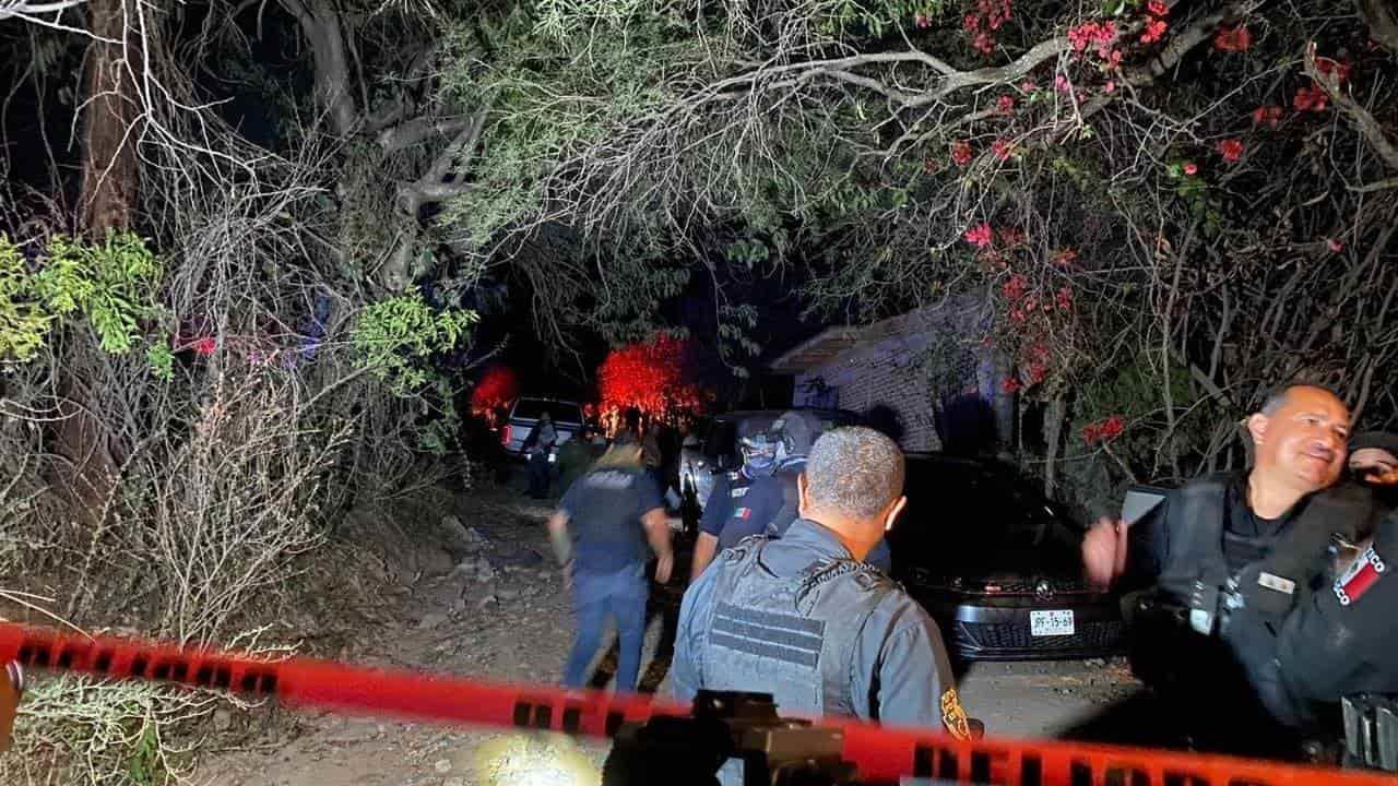 3 policías muertos y 10 heridos en ataque con explosivos en Jalisco