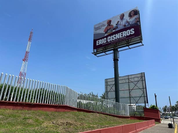 Esto cuestan los espectaculares de Eric Cisneros en Veracruz y Boca del Río