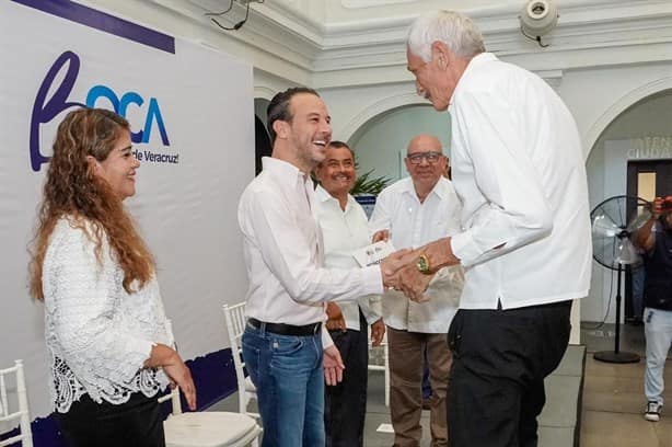 Alcalde de Boca del Río entrega reconocimientos a abogados