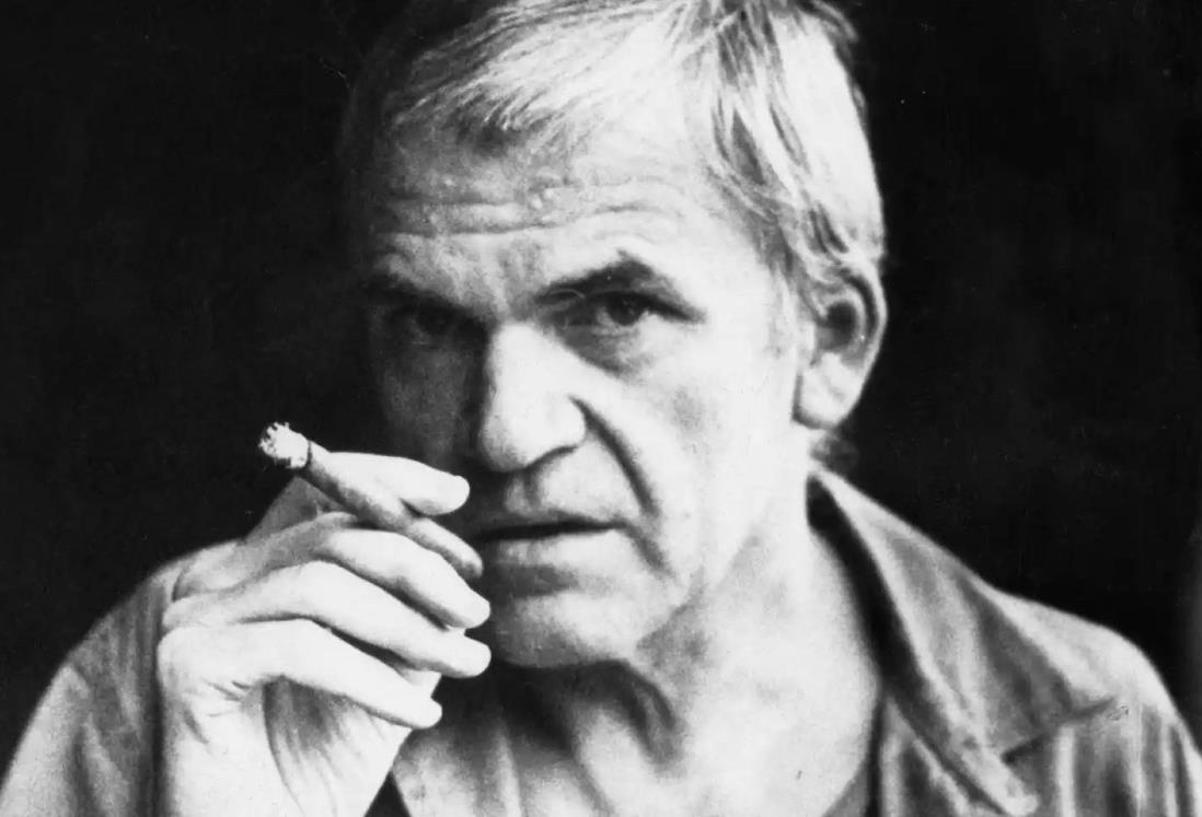 3 datos curiosos que no sabías sobre Milan Kundera, autor de La insoportable levedad del ser