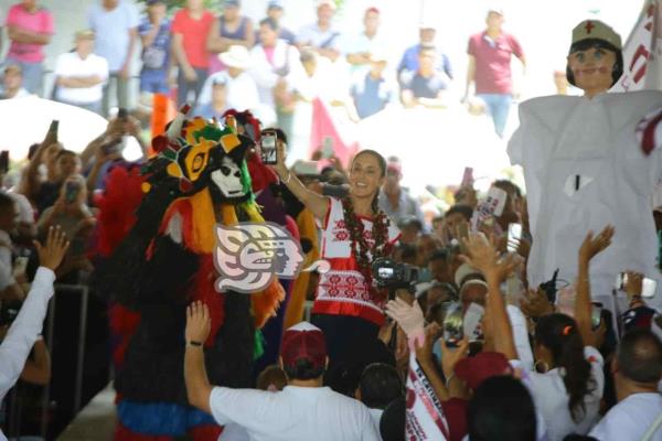 En Catemaco, destaca Sheinbaum el papel de las mujeres en la 4T