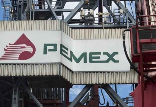 Por múltiples accidentes, Fitch rebaja calificación crediticia de Pemex