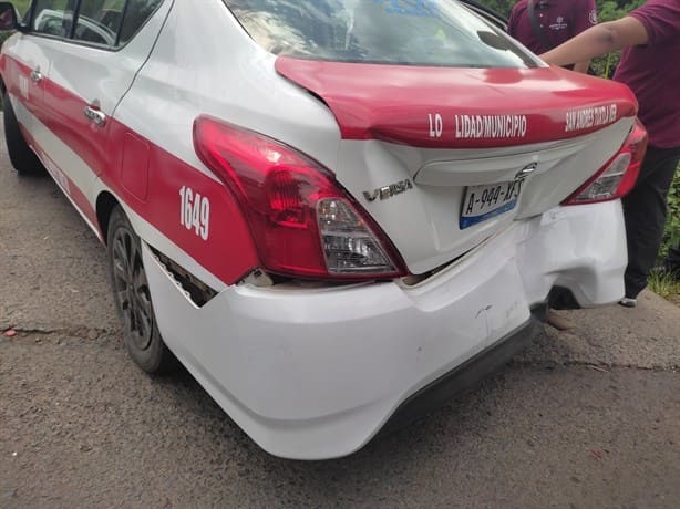 Se estrella contra taxi en bulevar de San Andrés Tuxtla