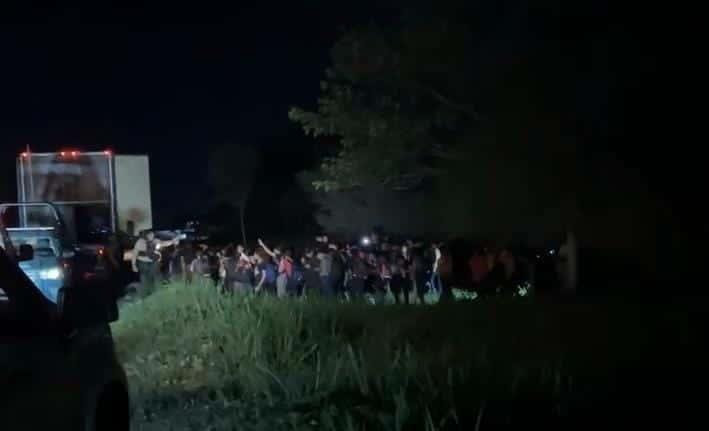 Aseguran tráiler con 200 centroamericanos en su interior en Puente Nacional