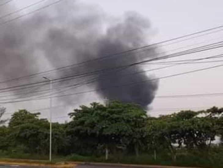 Denuncian quema de llantas en la zona de humedales en Veracruz