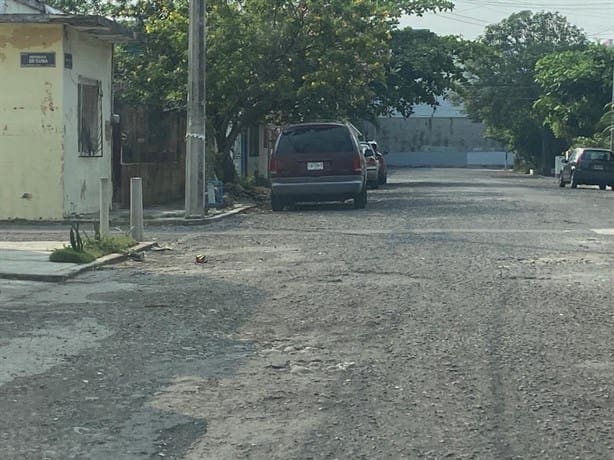 ¡Son cráteres! Así lucen las calles de Veracruz llenas de baches