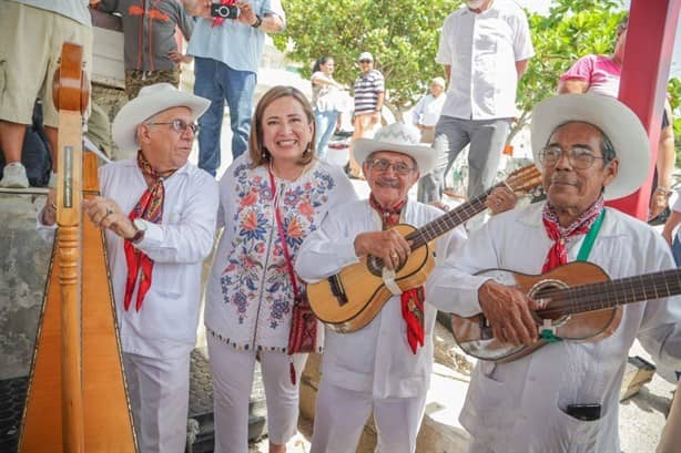 Xóchitl Gálvez Ruiz se reúne con pescadores de la ciudad de Veracruz