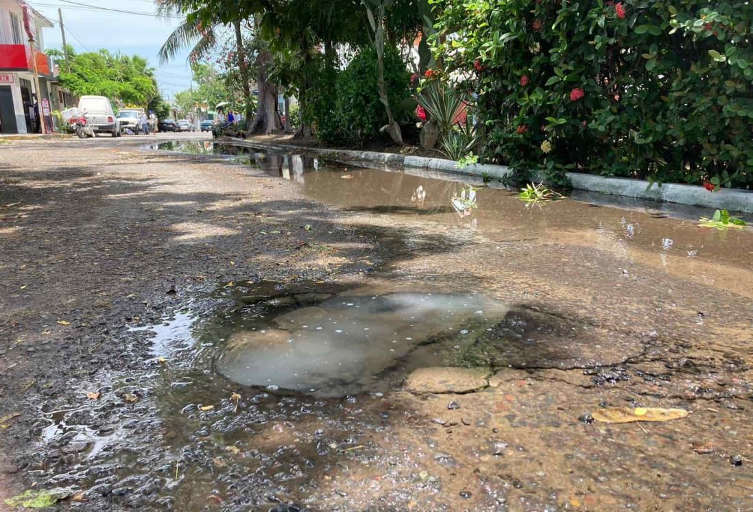 Alertan por megafuga de agua potable en Lomas del Coyol, en Veracruz