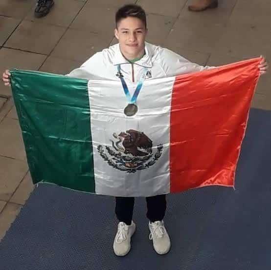 Logra Osmar Olvera plata en Mundial de Natación