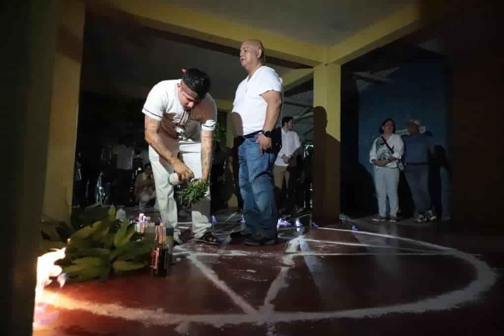 Eric Cisneros se hace una limpia en Catemaco luego de polémica por espectaculares