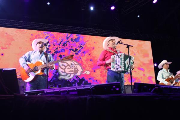 Intocable enciende a xalapeños con su ´Tour Evolución´