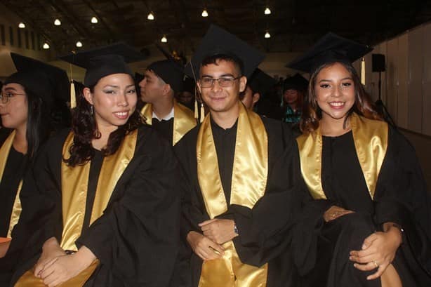 Alumnos del CBTIS 79 protagonizaron ceremonia de graduación