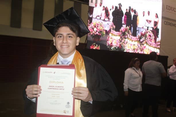 Alumnos del CBTIS 79 protagonizaron ceremonia de graduación