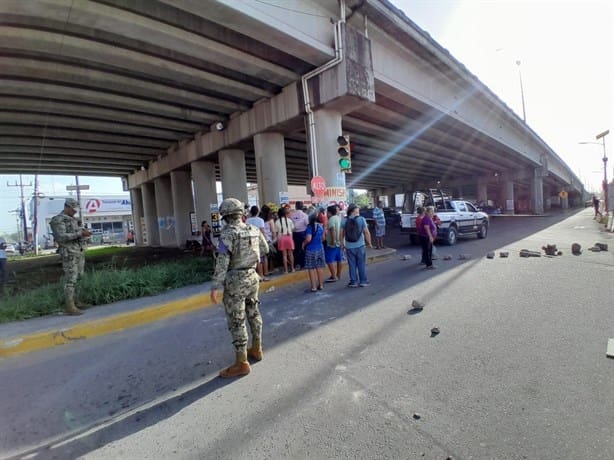 Bloqueo en Las Amapolas por falta de obras desata enojo en conductores varados por 3 horas  | VIDEO