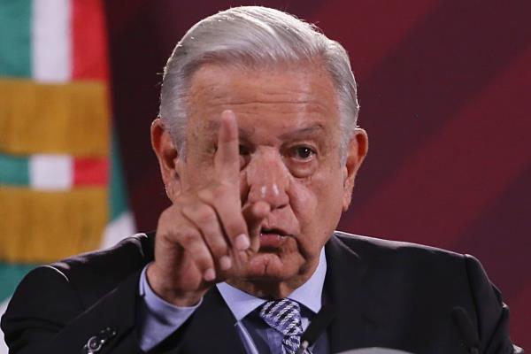 "Por corrupción se construyó un adefesio": AMLO sobre edificio en Veracruz