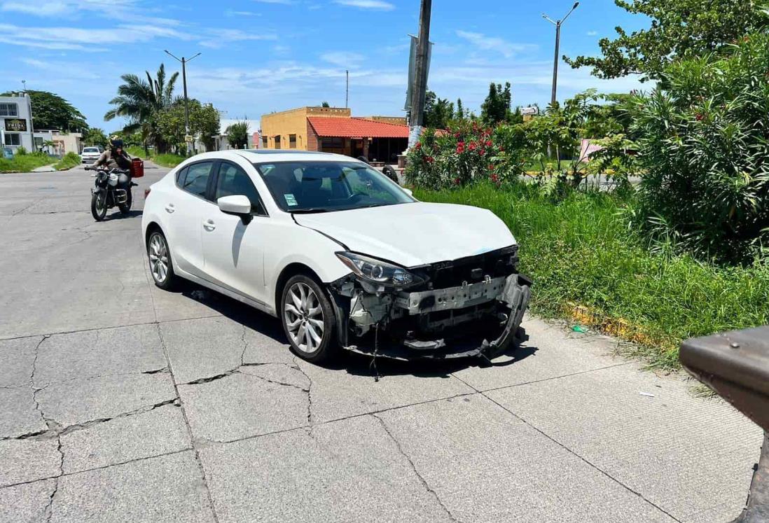 Pareja estrella la moto contra automóvil en Medellín; mujer está embarazada