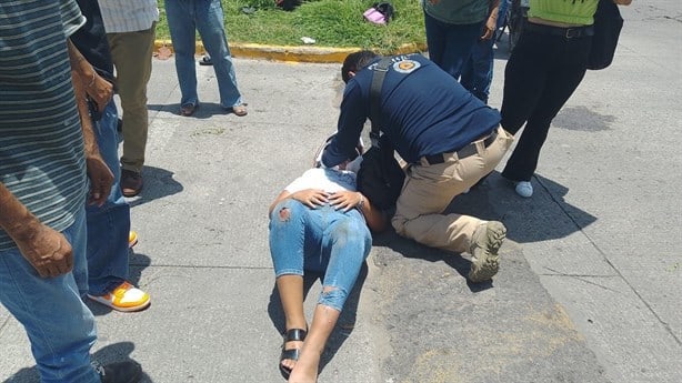 Pareja estrella la moto contra automóvil en Medellín; mujer está embarazada