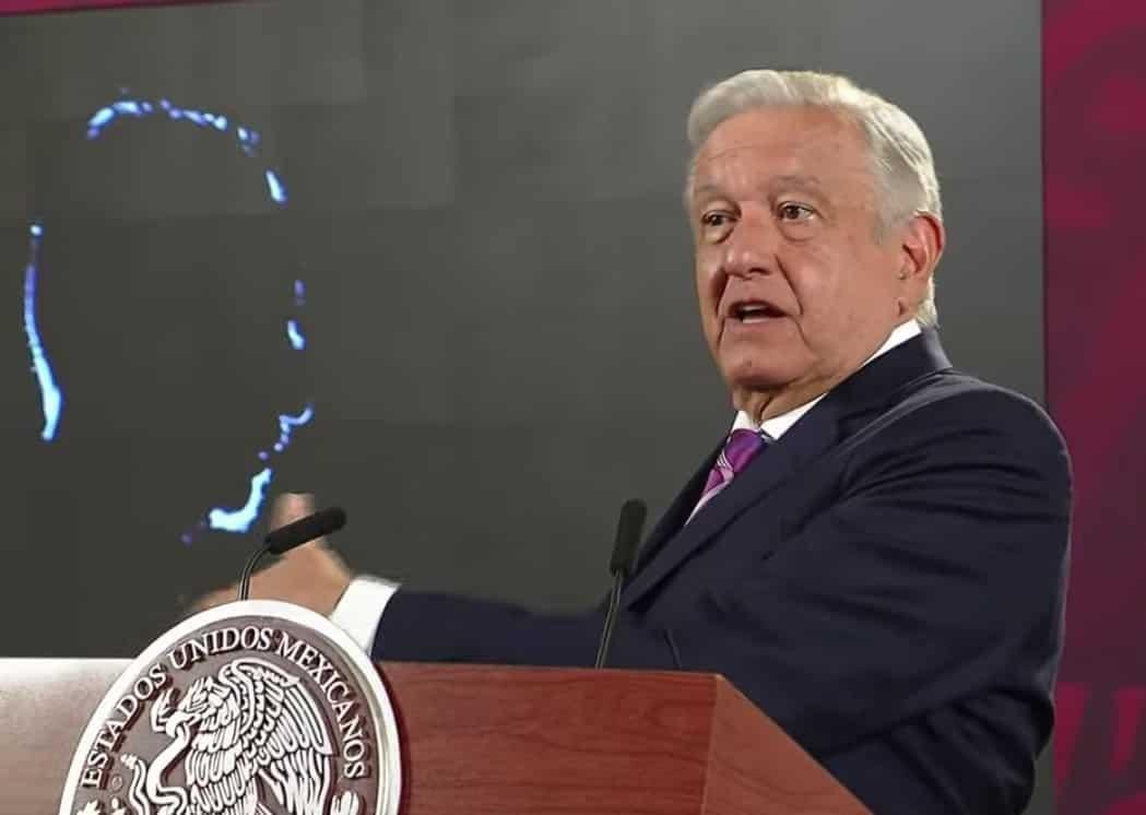 AMLO señala al INE por no sancionar a opositores que lo critican