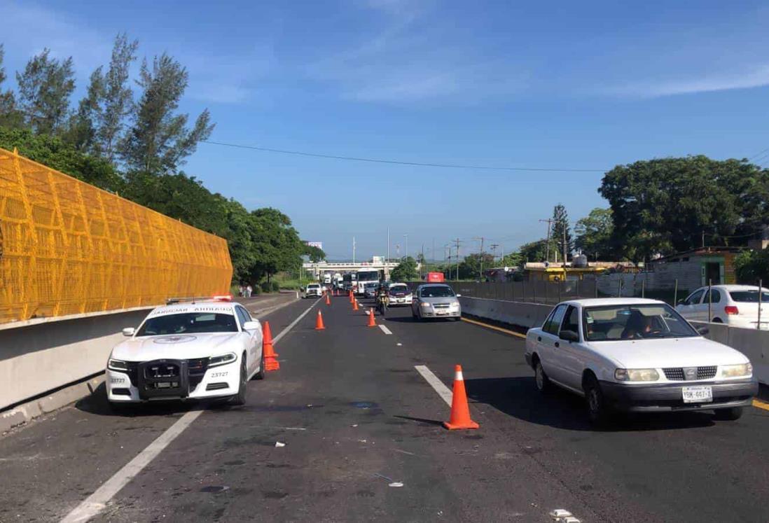 Abren circulación en la Veracruz – Cardel tras retirar tráiler accidentado | VIDEO