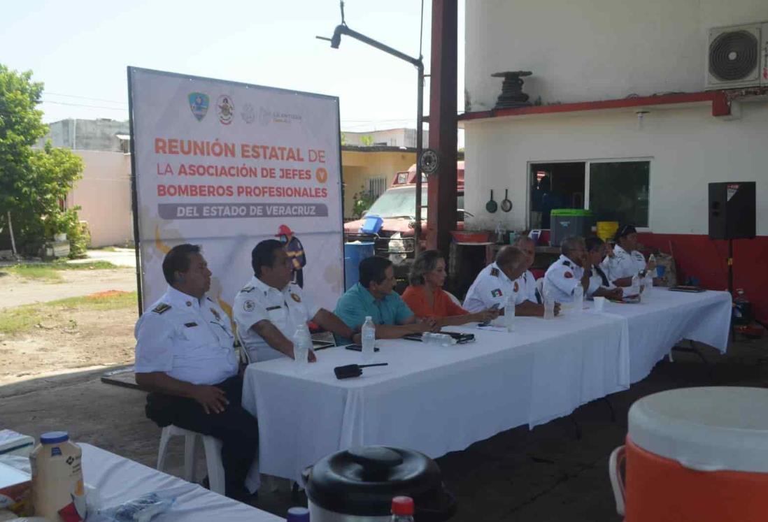 Se reúnen bomberos de todo Veracruz en Cardel para abordar necesidades