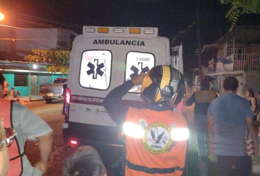 Casi se mata al caer de una barda en Tierra Blanca