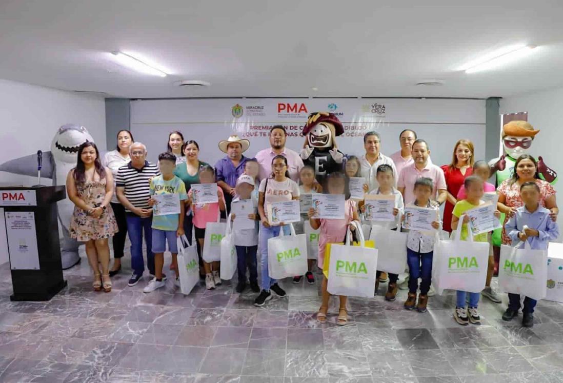 Premian a niños en concurso de dibujo organizado por Aquarium de Veracruz