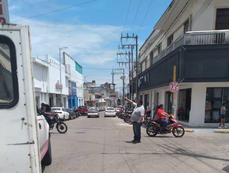 Mujer cae en calles de Tierra Blanca; sufre lesiones