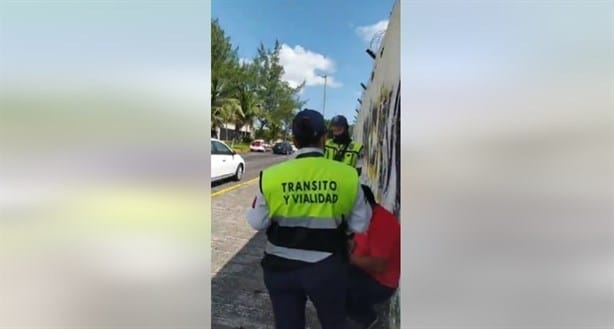 Resistencia Veracruzana obliga a quitar retén de Tránsito en calle de Veracruz | VIDEO