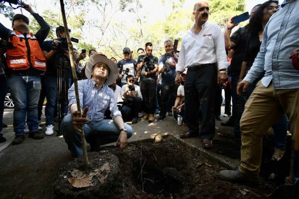 Antes de masacre ambiental, Ahued segundo alcalde mejor evaluado del país