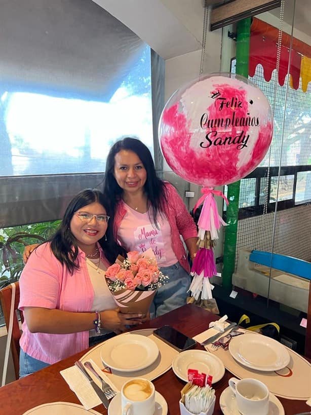 Sandy López Lindo celebra su cumpleaños