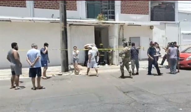 Elevador cae encima a tres trabajadores, en Veracruz