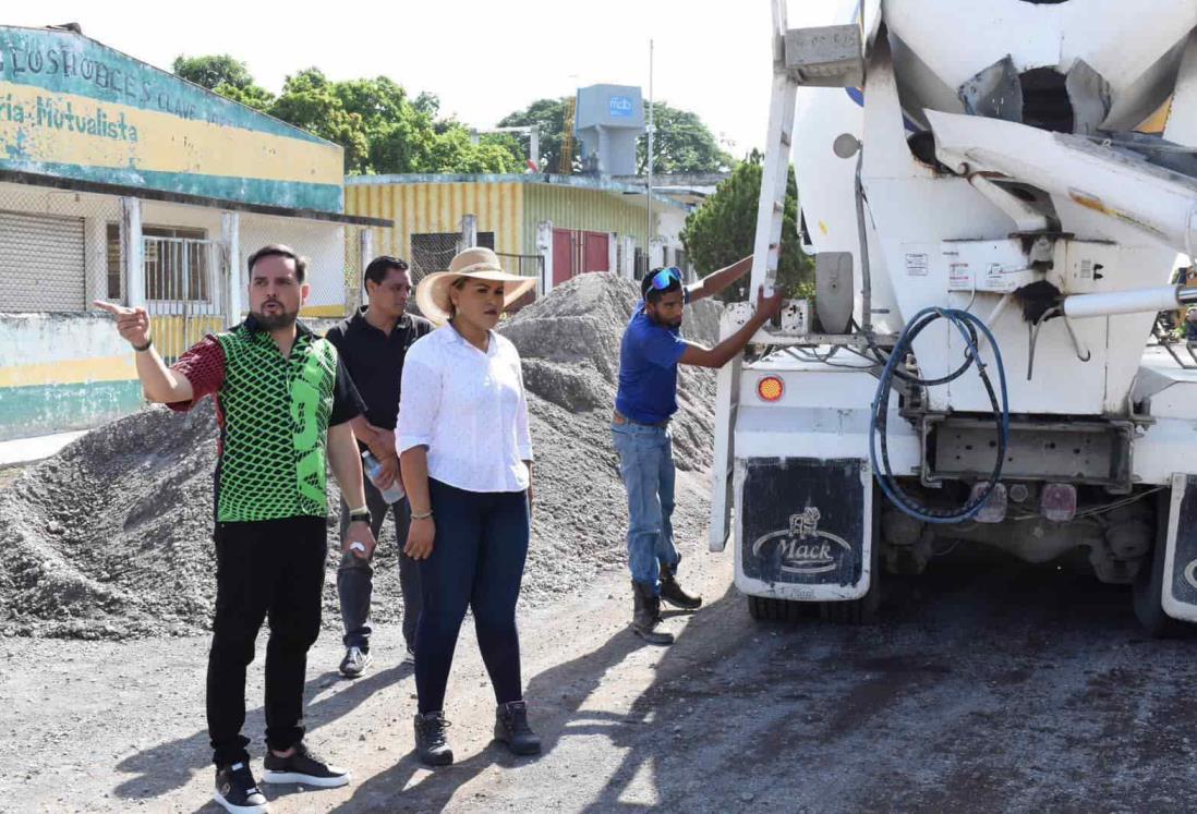 Alcalde de Medellín supervisa pavimentación de la avenida Independencia en Los Robles