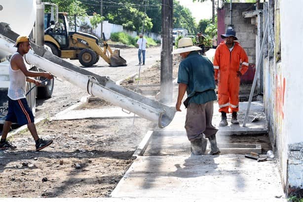 Alcalde de Medellín supervisa pavimentación de la avenida Independencia en Los Robles