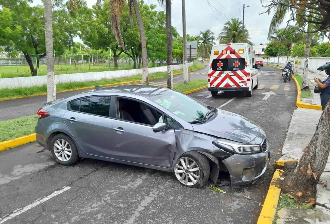 Se estrella contra árbol en Flores del Valle, en Veracruz