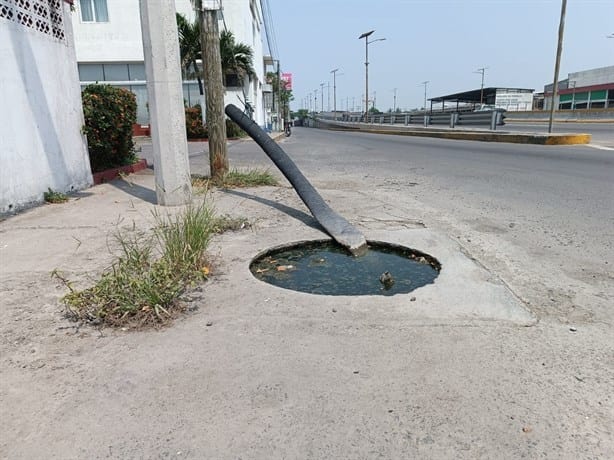 Registros y calles llenas de aguas negras son un foco de infección en la colonia Campestre, en Veracruz