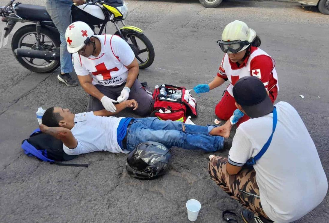 Derrapa motociclista en avenida Victoria en Veracruz por ir a alta velocidad