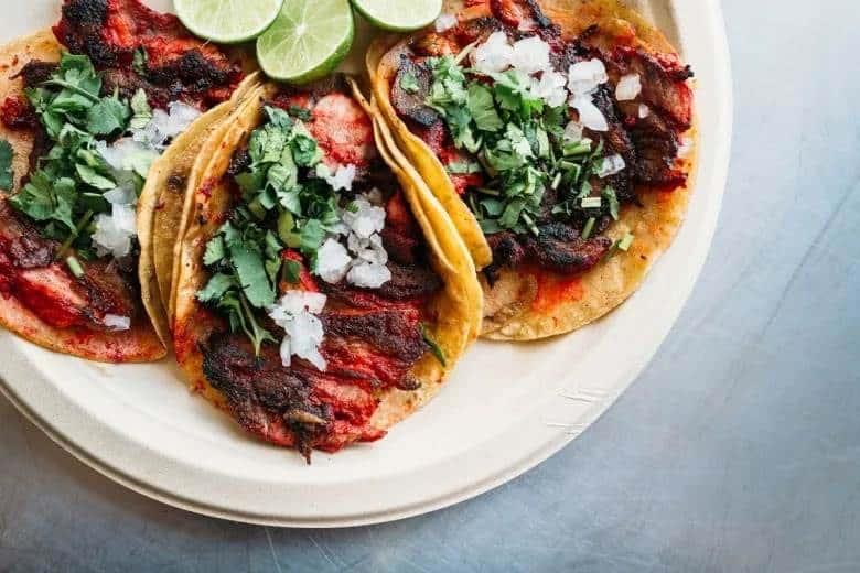 ¿Aumentarán los tacos? Precio elevado del cilantro afectaría a taqueros en Veracruz